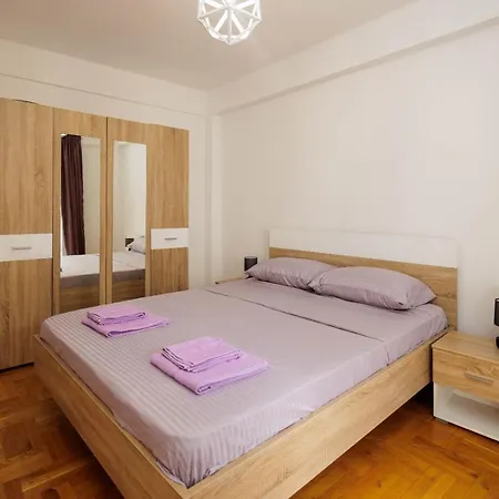 Central Apartment *