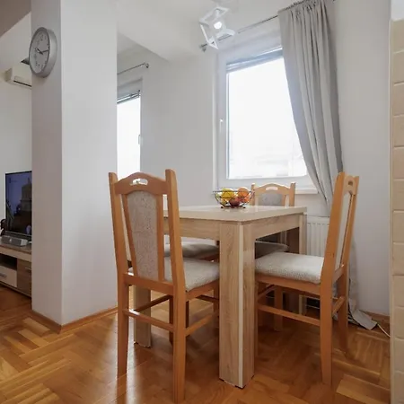 Central Apartment *